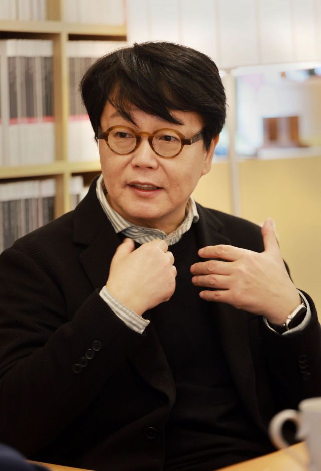 [김대식·김혜연의 AHA]"한강 노벨상 수상, 문학 다양성 높일 계기"