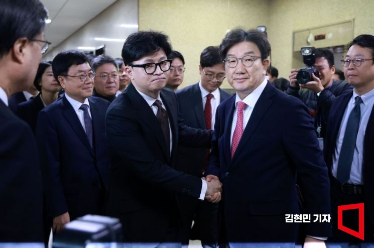 [포토] 한동훈 "당 대표직 내려놓는다…최고위 붕괴로 임무 수행 불가능"