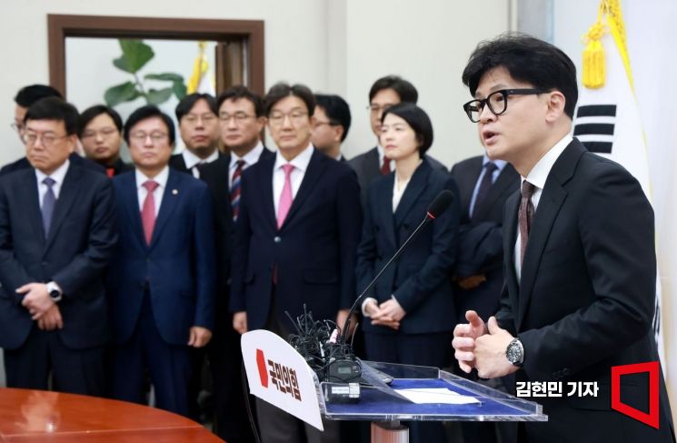 [포토] 한동훈, 당 대표직 사퇴…“탄핵 찬성 후회하지 않아”