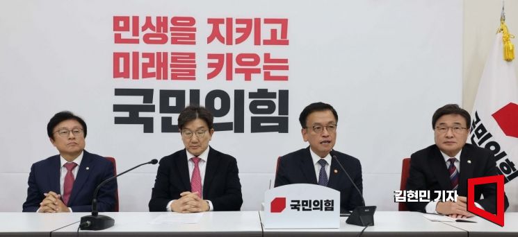 [포토] 권성동 원내대표 예방한 최상목 부총리