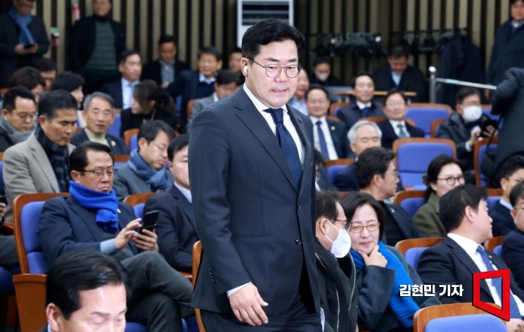[포토] 의총 참석하는 박찬대 원내대표