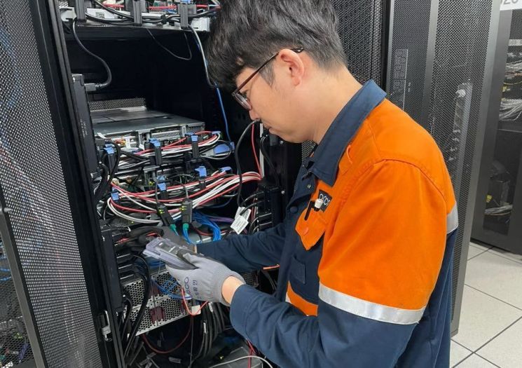 AI로 뜨거운 쇳물도 척척!… 포스코 포항제철소, ‘AI 통합 관리로 수명·생산성’ 올렸다