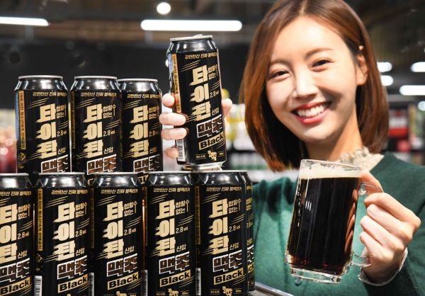 "1캔 1000원"… 홈플러스, 초저가 흑맥주 '타이탄 블랙' 출시