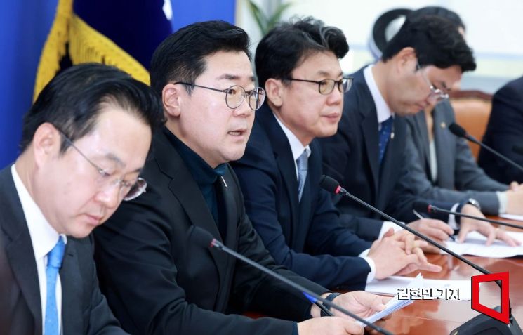 [포토] 박찬대 "9인 체제로 탄핵심판해야…與, 지연작전 포기해야"