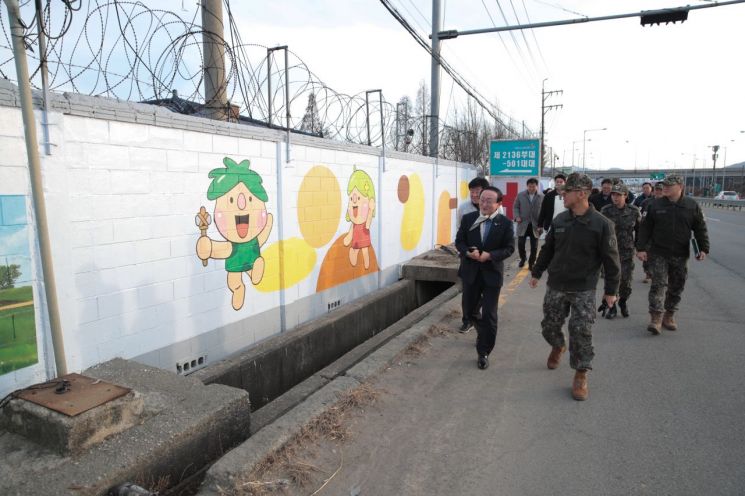 5사단 의무대 벽화그리기 완성 관련 간담회