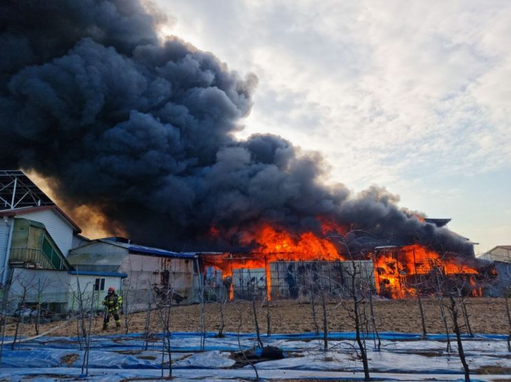 포천 섬유공장 화재 발생 대응 1단계…"인근 주민 대피"