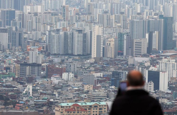 서울 시내 빌라 밀집 지역과 아파트 단지 모습. 연합뉴스