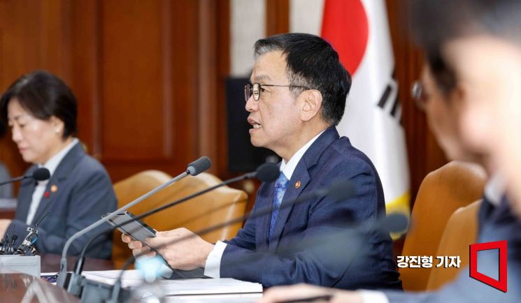 [포토] 경제관계장관회의 주재하는 최상목 경제부총리