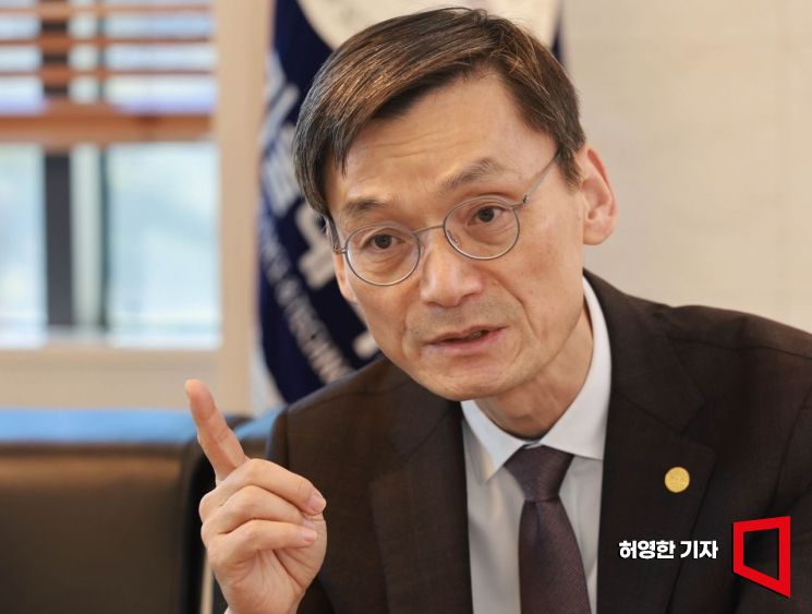 김동환 서울과학기술대학교 총장이 서울 노원구 대학본부 집무실에서 아시아경제와 인터뷰하고 있다. 허영한 기자