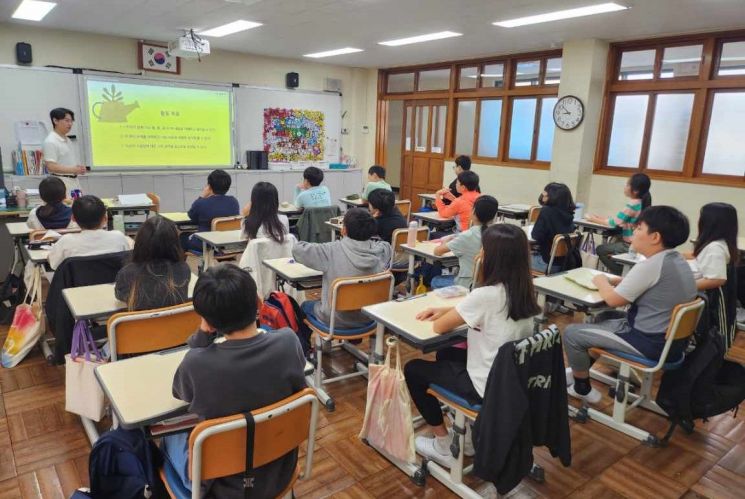 동아대 교육대학원, 부산서부청 ‘학교로 찾아가는 북카페’ 지원