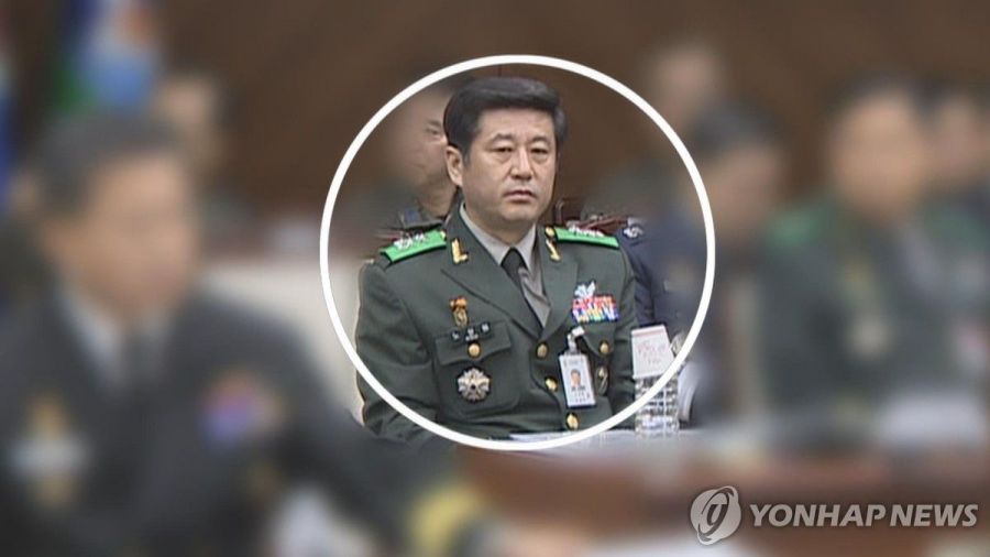 (왼쪽)문상호 국군정보사령관(육군 소장)이 지난 10일 오전 국회 국방위원회 전체회의에서 선거관리위원회 병력 파견 경위에 대한 질의에 답하고 있다. 노상원 전 정보사령관.연합뉴스