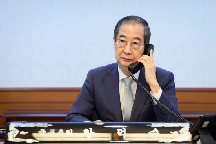 한덕수 대통령 권한대행 겸 국무총리가 19일 오전 이시바 시게루 일본 총리와 통화하고 있다. 총리실 제공