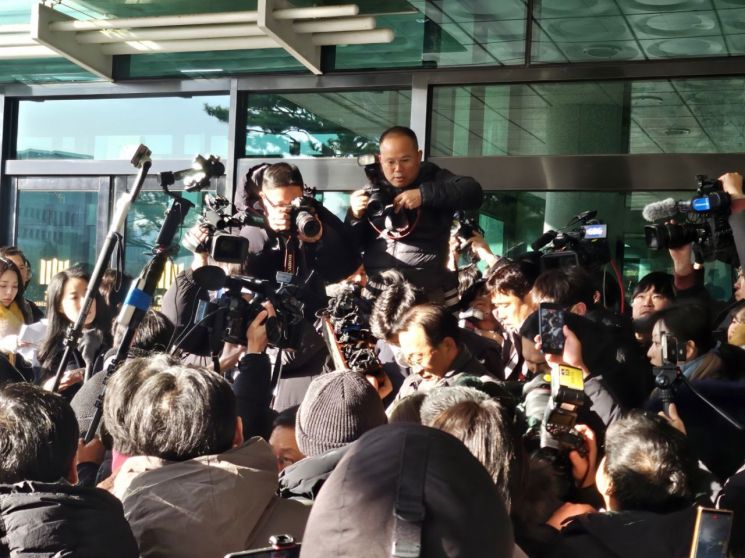 尹대통령 측 석동현 "국가비상사태라는 판단에 계엄선포…체포 지시 안 해"