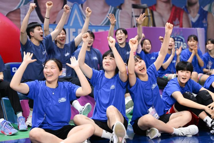 경기도교육청이 한국여자농구연맹과 공동으로 ‘가족과 함께 W-Festival 농구 축제’를 오는 21일 부천실내체육관에서 개최한다. 경기도교육청 제공