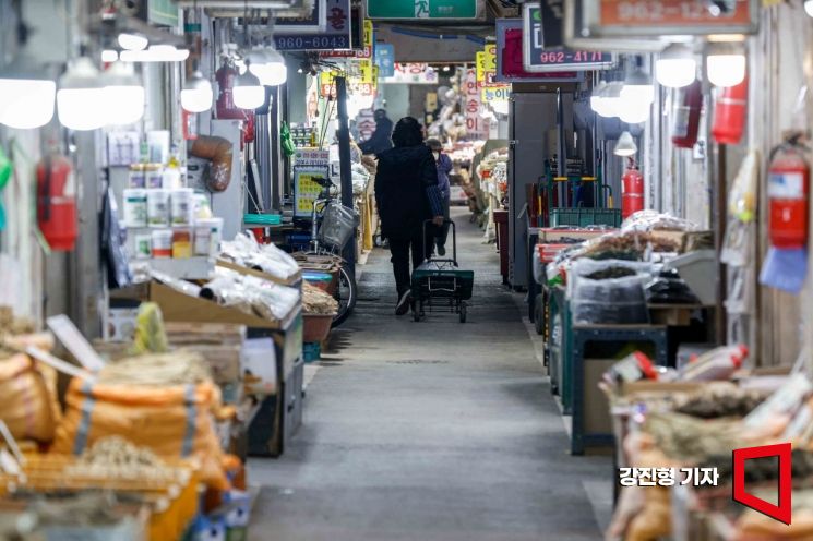 "연말연시 모임 계획대로, 선물은 지역특산품으로"…대한상의, 내수활성화 나서