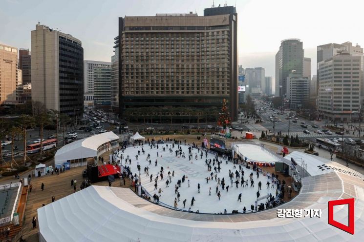 [포토] 서울광장 스케이트장 본격 개장