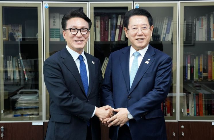 김영록 전남지사, 국회 방문…해상풍력 집적화단지 등 현안 건의