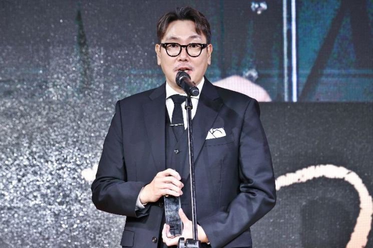 "봉인된 판결문 뜯어냈다"…변호사, 조진웅 보도 기자 고발