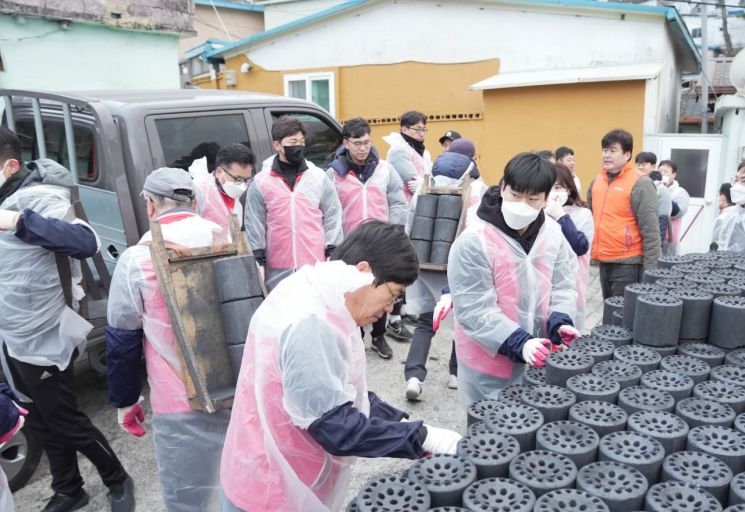 BNK부산은행, 임직원 지역봉사단 350여명 봉사활동 실시