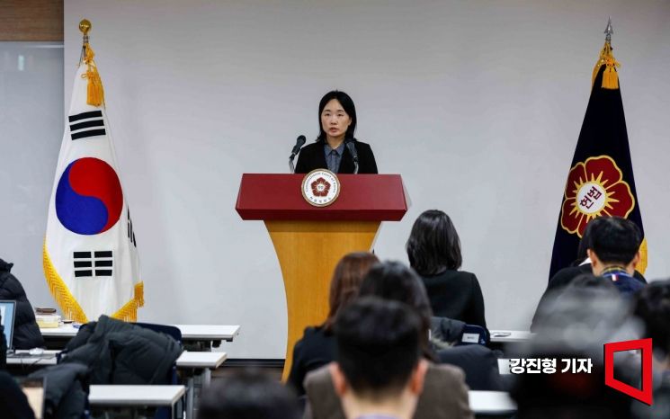 헌재 "尹 탄핵심판 서류 발송송달로 송달 간주…27일 변론준비기일 진행"