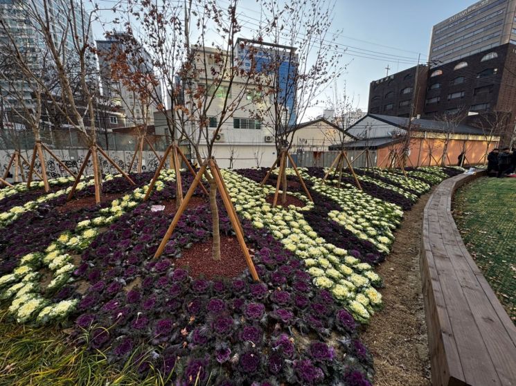 꼭꼭 숨었던 공덕역 늘장부지 사계절 꽃길로 태어나다