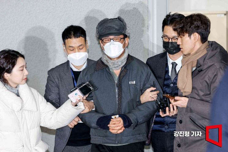 [포토] 취재진 질문 받는 노상원