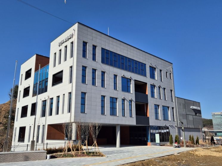 공사를 마치고 지역 보훈단체 입주를 마무리한 용인시 처인구 역북동의 새 '용인시 보훈회관' 전경. 용인시 제공