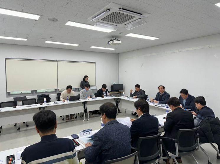 Goyang Special City held a kickoff briefing on the research project for establishing a strategy to promote a distributed energy specialized zone in the Free Economic Zone on the 20th. Photo by Goyang Special City