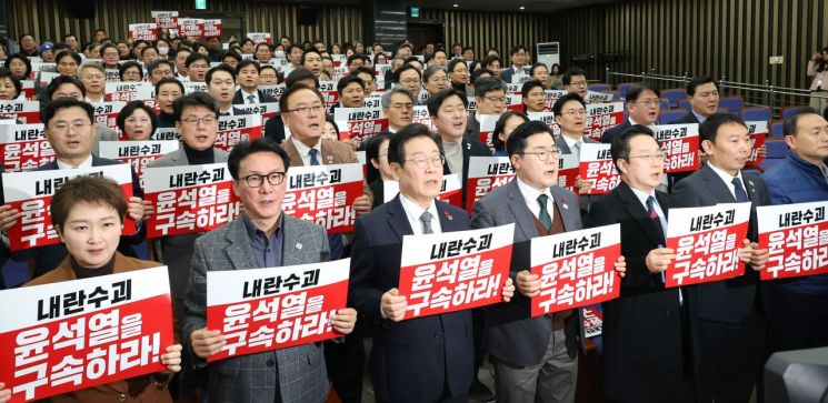 민주당, 한덕수 탄핵 당론 '만장일치' 채택…"26일 본회의 보고"(종합)