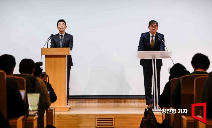 [포토] 김용현 변호인단, '계엄 경종 울리는 차원이었다'