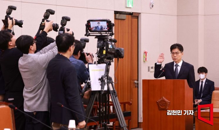 [포토] 선서하는 마용주 대법관 후보자