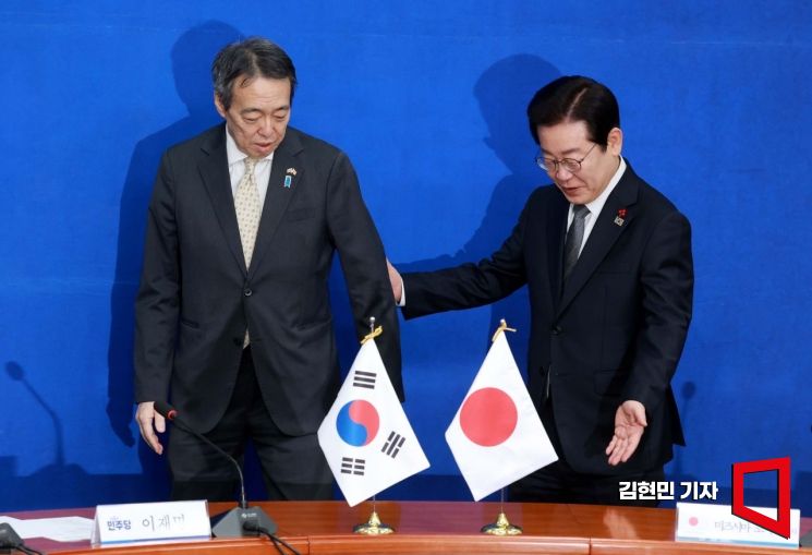 [포토] 일본대사 안내하는 이재명 대표