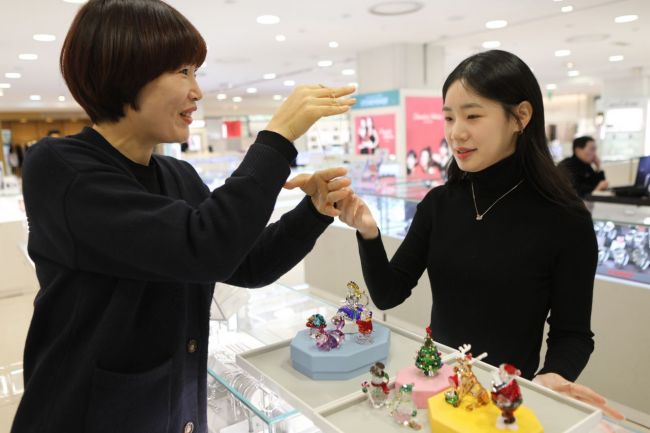 롯데백 광주점, 31일까지 ‘홀리데이 스완 프로모션’