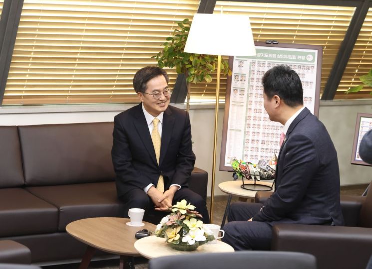 김동연, 김진경 도의회 의장에 "민생 예산 이번주 내 처리 요청"