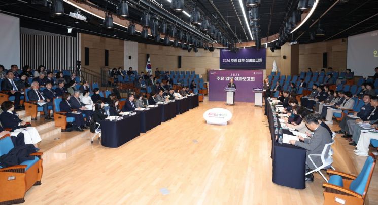 임태희 교육감 "경기교육 정책, 현장과 충실한 소통 중요"
