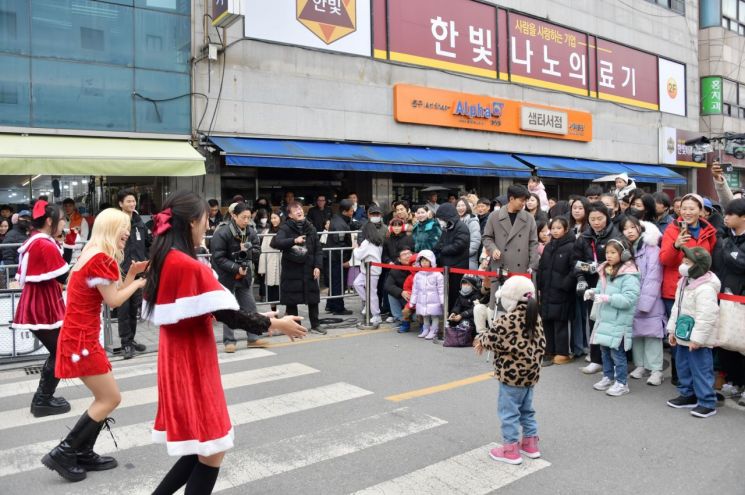 ‘담양 산타축제’ 8만명 열기…환호 속 폐막