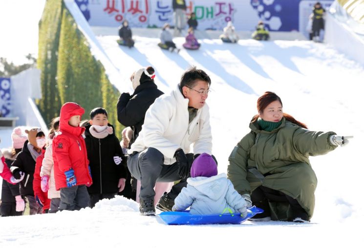 오승록 노원구청장 '노원 씽씽눈썰매장’ 개장 현장 방문