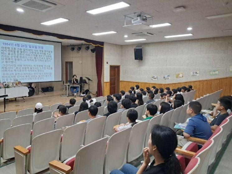 지역독서생태계 지원사업 ‘서정초등학교, 유은실 작가와의 만남’. 고양특례시 제공