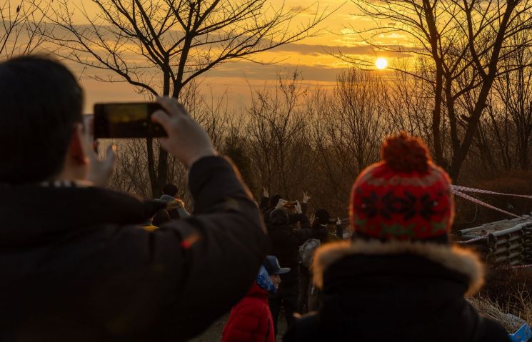 Gangseo-gu Holds 'Hopeful New Year' at Gaehwasan Summit