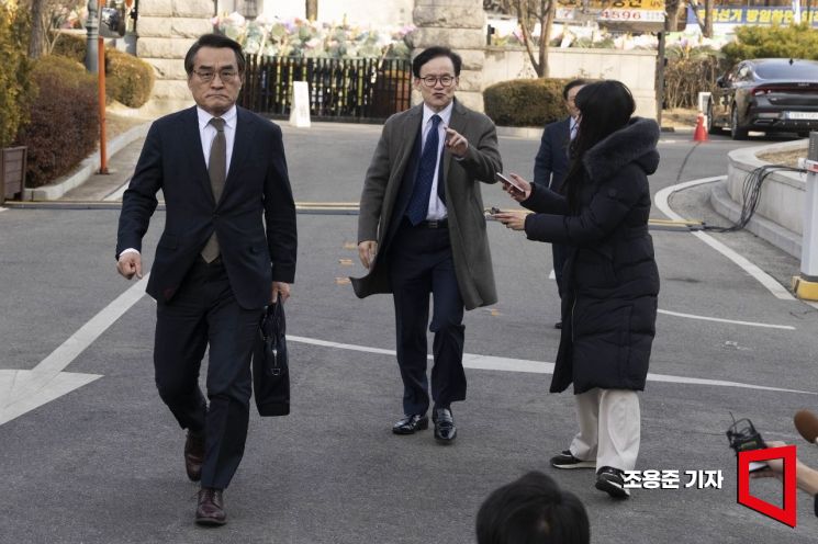 [Photo] Legal Representatives of President Yoon Heading to the Constitutional Court