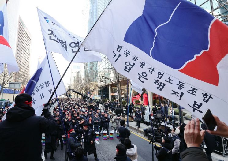 [르포]"창구에 직원이 없네" 기업은행 총파업에 '무한대기'