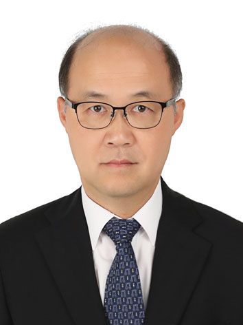 황원철 신임 상임위원.