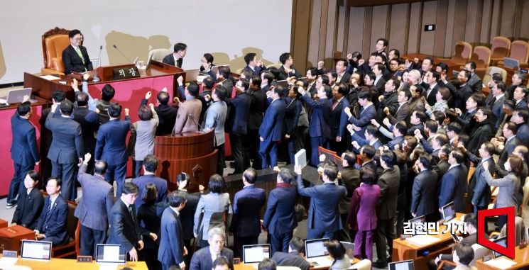 與 “명분 없는 연쇄 탄핵, 민주당이 정부 무력화”