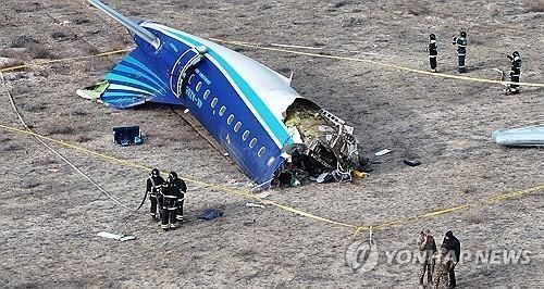 아제르 여객기 사고 생존자 "파편이 기체 뚫고 들어와"