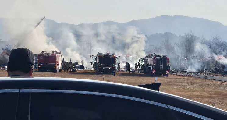 무안 여객기 추락 62명 사망…동체 불 타 사상자 늘어날 듯(종합)