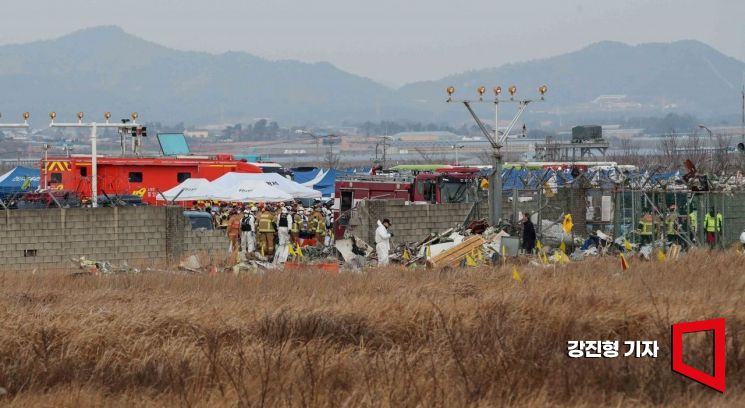 '새떼 충돌' '동체착륙' '콘크리트 둔덕'…재난에 인재 겹쳐 화 키웠다 