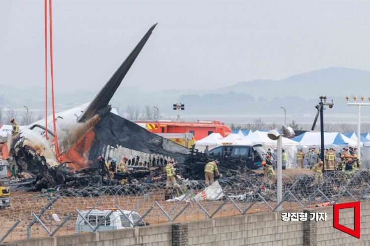 "외벽 충돌까지 똑같다"…무안공항 1년 전 훈련 영상 재조명