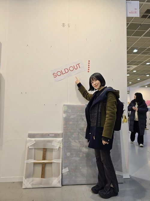 新锐作家 Hong Mua 参加“2024 首尔艺术展”作品售罄