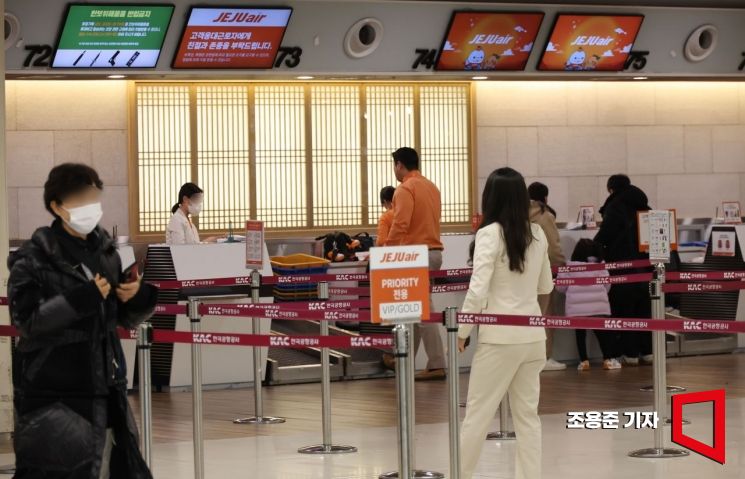 [포토] 한산한 제주항공 김포공항 출국 카운터