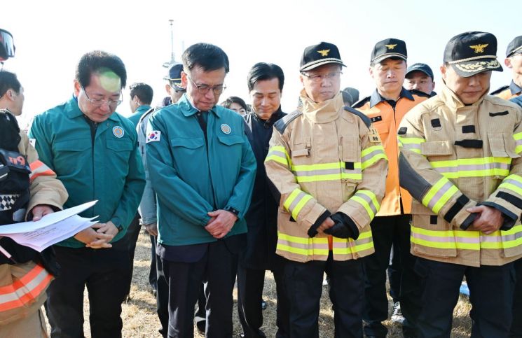 무안 제주항공 참사 사망자 141명 신원확인…블랙박스는 김포로(종합)